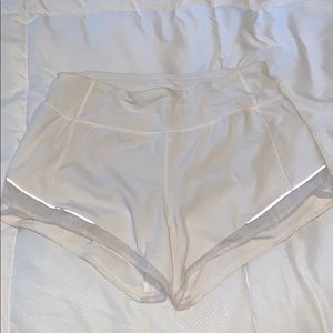 Lululemon White 2.5” Shorts size 4